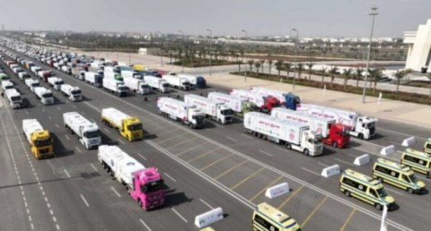  قوافل المساعدات تدخل شمال غزة دون قيود بعد انسحاب قوات الاحتلال