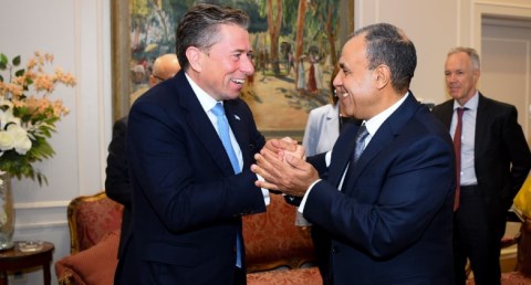 وزير الخارجية يستقبل وكيل الأمين العام للشئون الإنسانية