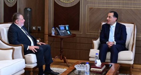 رئيس الوزراء يلتقي محافظ البنك المركزي