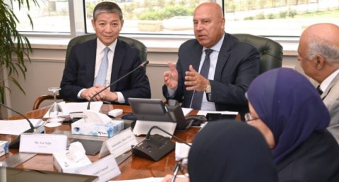 الوزير مع السفير الصيني 