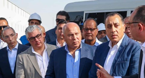 رئيس الوزراء يفتتح مصنع "أدو مينا" ويتفقد "إيجيبت أنود" في إطار متابعة المشروعات الاستثمارية والصناعية بالمنطقة الاقتصادية لقناة السويس.