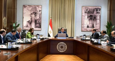 رئيس الوزراء يتابع عددا من الملفات المشتركة بين التنمية المحلية والمالية