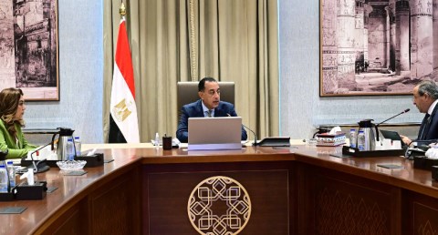 رئيس الوزراء يتابع مع محافظ بورسعيد عددًا من المشروعات الاستثمارية الجاري تنفيذها في المحافظة