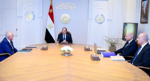السيسي يصدق على مبادرة «مصر معاكم» لرعاية القصر من أبناء الشهداء  