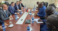  الخطيب يبحث مع وزير الاستثمار والتجارة والصناعة الكيني