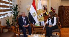 منال عوض تبحث مع رئيس الأكاديمية العربية للعلوم