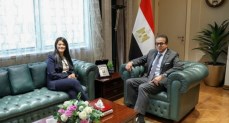 وزيرا الصحة والتخطيط يبحثان تعزيز الاستثمارات الصحية 