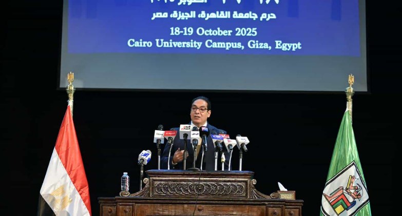 رئيس جامعة القاهرة يستعرض محاور المؤتمر الدولي حول الذكاء الاصطناعي