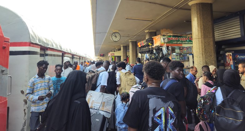 سكك حديد مصر تُسيّر قطارات العودة الطوعية للأشقاء السودانيين إلى وطنهم