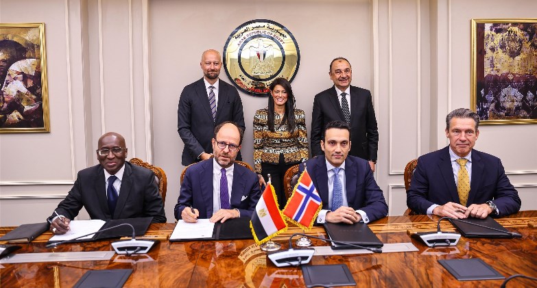 توقيع خطابات تمويل مشروع تغذية مجمع مصر للألومنيوم بالطاقة الشمسية