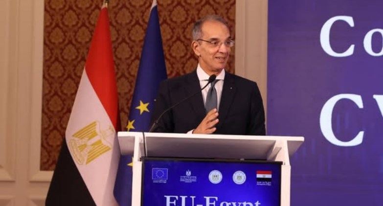 عمرو طلعت وزير الاتصالات