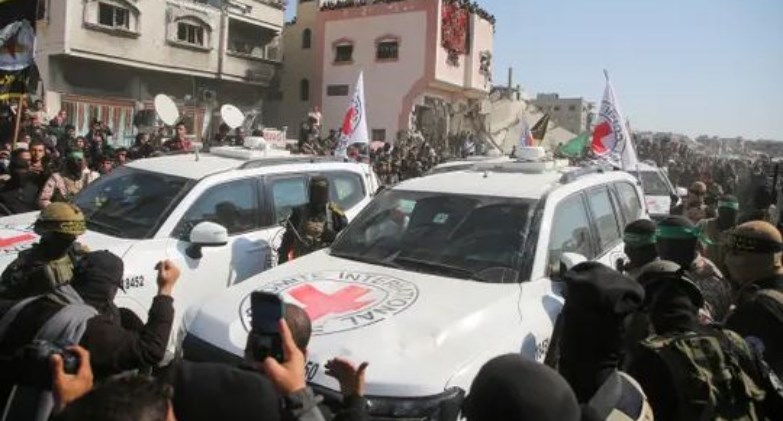 الصليب الأحمر تسلم جميع الرهائن الإسرائيليين الأحياء من حماس