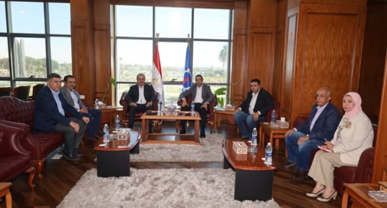 وزير قطاع الأعمال يلتقي محافظ السويس 