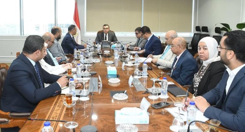 وزير الإسكان والمرافق والمجتمعات العمرانية