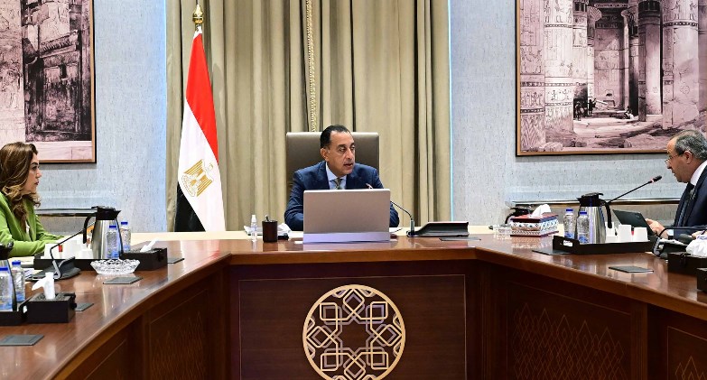 رئيس الوزراء يتابع مع محافظ بورسعيد عددًا من المشروعات الاستثمارية الجاري تنفيذها في المحافظة رئيس الوزراء يتابع مع محافظ بورسعيد عددًا من المشروعات الاستثمارية الجاري تنفيذها في المحافظة