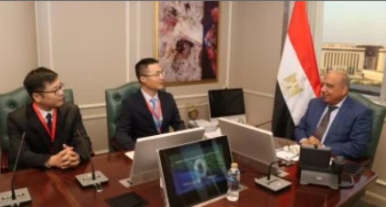 وزير الكهرباء يبحث مع هواوي الصينية التعاون بمجالات تخزين الطاقة والتحول الرقمى