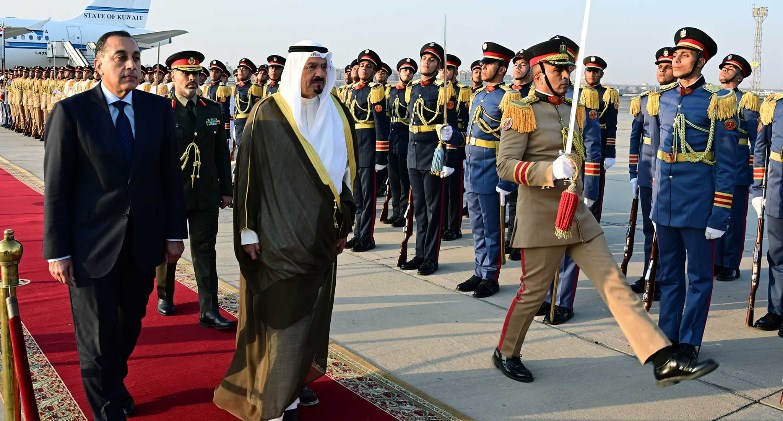 رئيس الوزراء يستقبل نظيره الكويتي بمطار القاهرة الدولي رئيس الوزراء يستقبل نظيره الكويتي بمطار القاهرة الدولي