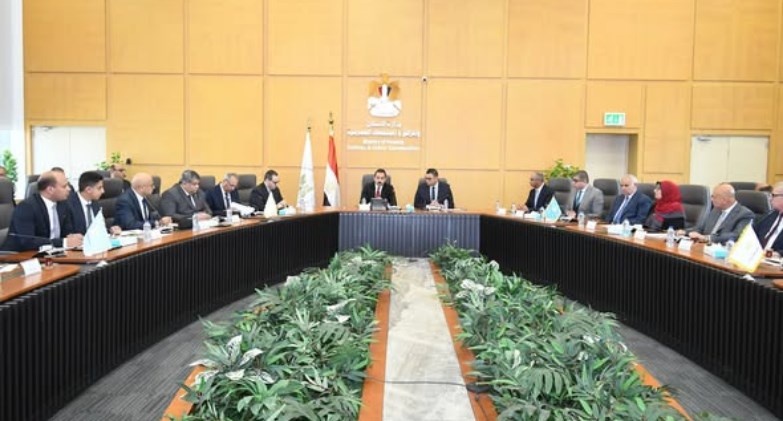 وزير الإسكان والمرافق والمجتمعات العمرانية