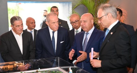 وزير الصناعة والنقل يضع حجر الأساس لمصنع ماك لوسائل النقل التابع لمجموعة المنصور للسيارات بمدينة السادس من أكتوبر