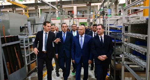 رئيس الوزراء يفتتح توسعات المصنع الإقليمي لشركة "شنايدر إلكتريك" بمدينة بدر