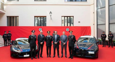 مازيراتي “إم سي بيورا” وألفا روميو “جوليا كوادريفوليو” بالطلاء الرسمي: سيارات جديدة لنقل الأعضاء والدم بشكل عاجل لصالح جهاز الكارابينييري الإيطالي