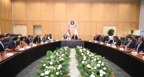 كامل الوزير يبحث مع وزير الصحة والكيماويات والأسمدة الهندي سبل تعزيز التعاون المشترك 