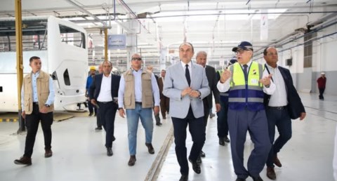 وزير قطاع الأعمال العام يتفقد مصانع شركة النصر للسيارات