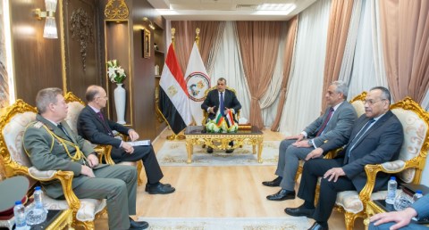 وزير الدولة للإنتاج الحربي يستقبل سفير بلغاريا بالقاهرة لبحث المشاركة بمعرض إيديكس