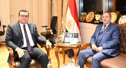 وزير الإسكان يستقبل محافظ بورسعيد لبحث استعدادت المحافظة للتعامل مع موسم الأمطار