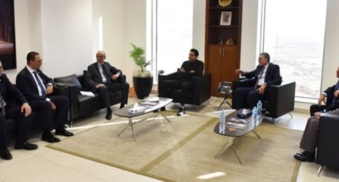 رئيس هيئة الاستثمار يلتقي المدير الإقليمي لشركة "مينهارت" السنغافورية 