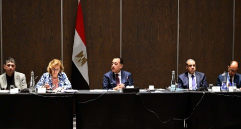 رئيس الوزراء يعقد اجتماعا مع 40 من ممثلي كبريات الشركات والمؤسسات الفكرية والبحثية في جنوب أفريقيا