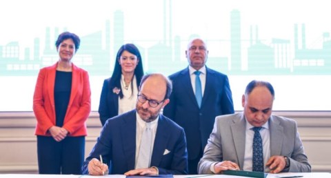 توقّع اتفاق تمويل 