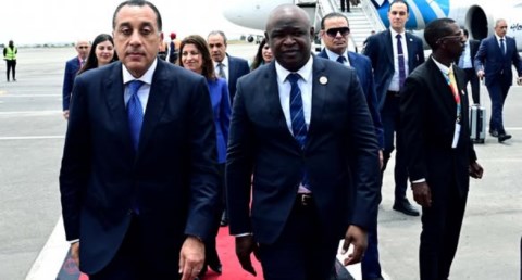 رئيس الوزراء يصل أنجولا 