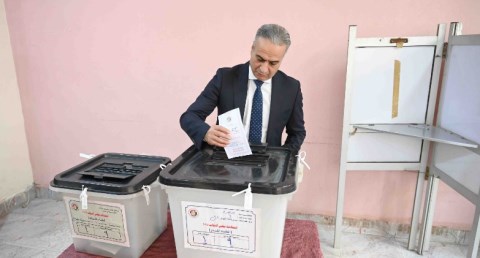 رئيس جهاز حماية المستهلك يُدلي بصوته في انتخابات مجلس النواب 2025