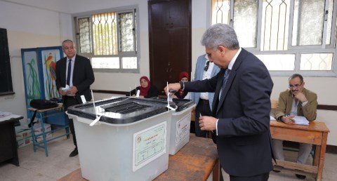  وزير السياحة والآثار يُدلي بصوته في انتخابات مجلس النواب 