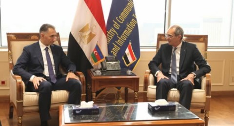 وزير الاتصالات مع وزير التنمية الرقمية والنقل الأذربيجانى