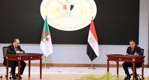 رئيس الوزراء والوزير الأول للجزائر يشهدان توقيع عدة وثائق في مجالات تدعم تعزيز التعاون الثنائي بين البلدين