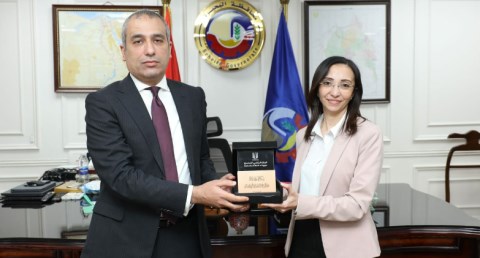 رئيس البنك الزراعي المصري يستعرض مع  محافظ البحيرة برامج تمويل صغار المزارعين لتحقيق التنمية الزرعية والريفية