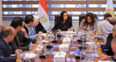 وزيرتا التنمية المحلية والتضامن الاجتماعي تبحثان دعم جهود الهلال الأحمر المصري 