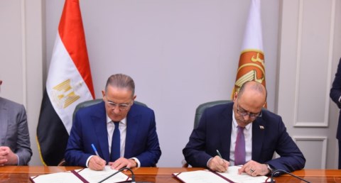 وزارة العمل والاتحاد المصري للغرف السياحية يوقعان بروتوكول تعاون لتنظيم تصاريح عمل الأجانب بالمنشآت السياحية