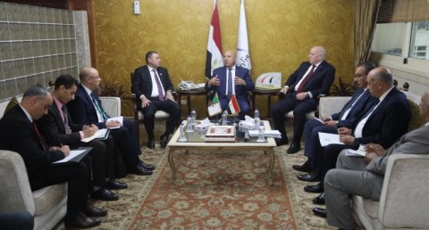 وزير الصناعة والنقل يبحث مع وزيري الصناعة والداخلية والنقل الجزائريين تدعيم التعاون بين البلدين في مجالي الصناعة والنقل 