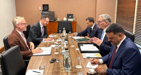 خلال مباحثات وزير البترول والثروة المعدنية مع المدير العام لإدارة مناجم غرب استراليا..