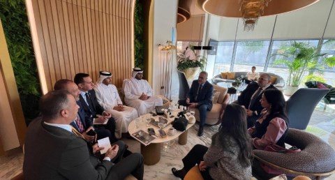 رئيس هيئة الاستثمار ومساعد وزير الاستثمار يبحثان مع شركات قطرية أهم الفرص المتاحة