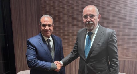  وزير الخارجية يلتقي نظيره الأردني في برشلونة