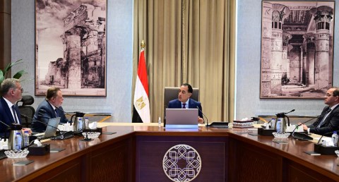  رئيس الوزراء يتابع توافر الاحتياطي الإستراتيجي من المنتجات البترولية وموقف سداد مستحقات الشركاء الأجانب بقطاع البترول
