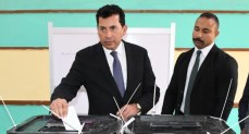 وزير الشباب والرياضة يدلي بصوته في انتخابات مجلس النواب 