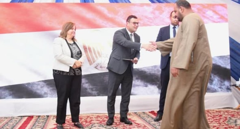 وزير الإسكان يُسلم عقود وحدات سكن لكل المصريين بمدينة حدائق أكتوبر 