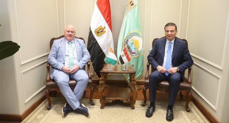وزير الزراعة يبحث مع نظيره الأيرلندي تعزيز التعاون المشترك  في القطاع الزراعي   