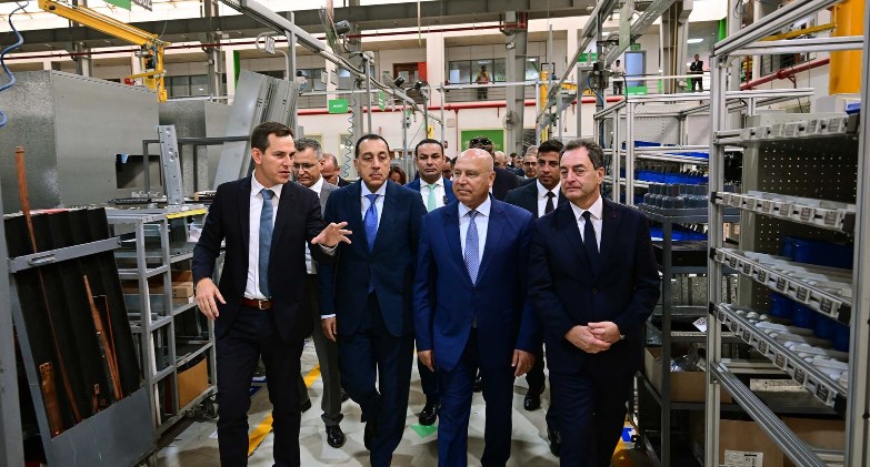 رئيس الوزراء يفتتح توسعات المصنع الإقليمي لشركة "شنايدر إلكتريك" بمدينة بدر