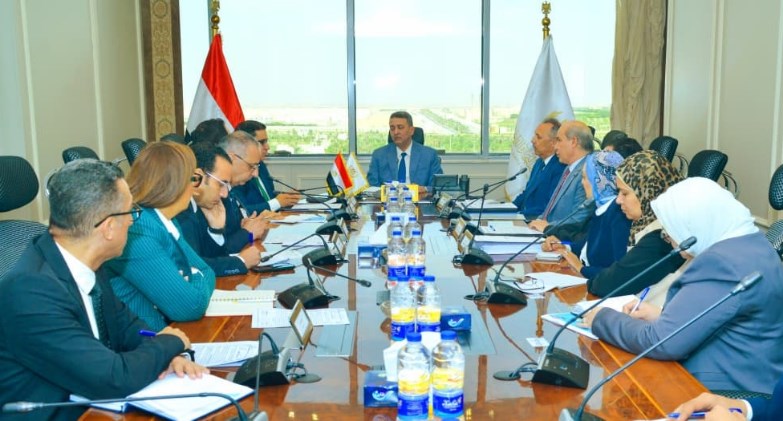   التموين تبحث إنشاء المركز اللوجستي العالمي لتخزين وتوزيع الحبوب بميناء شرق بورسعيد